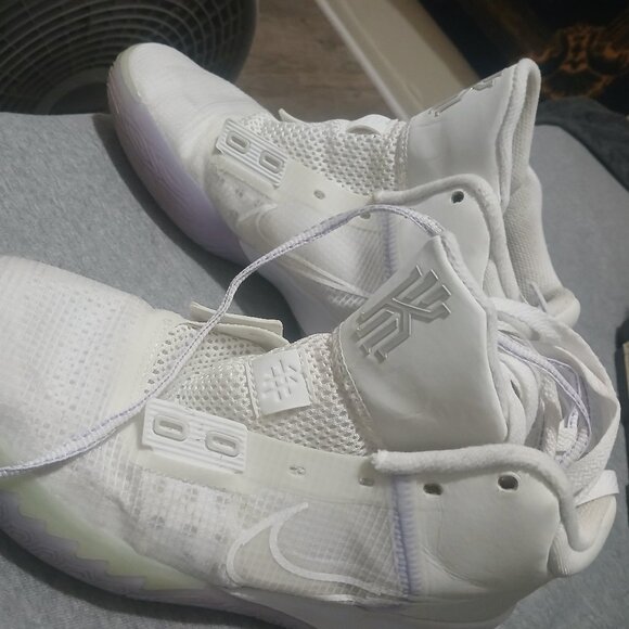 Kyrie Flytrap IV - Picture 1 of 3